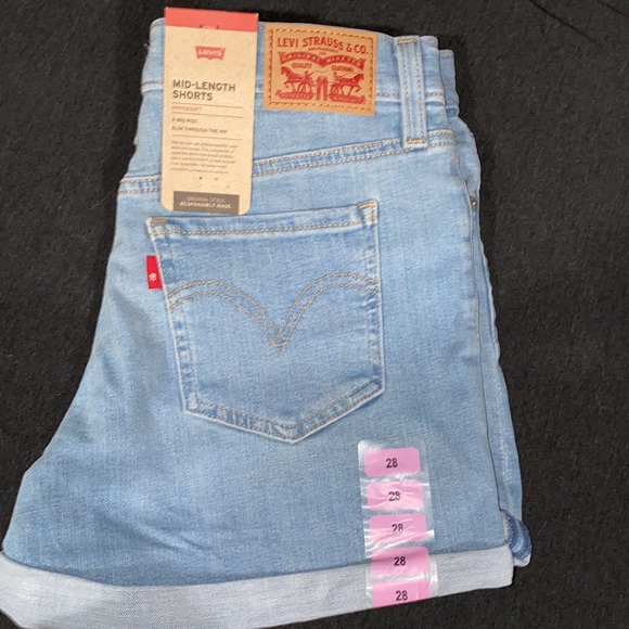 Levi’s shorts - Picture 3 of 4